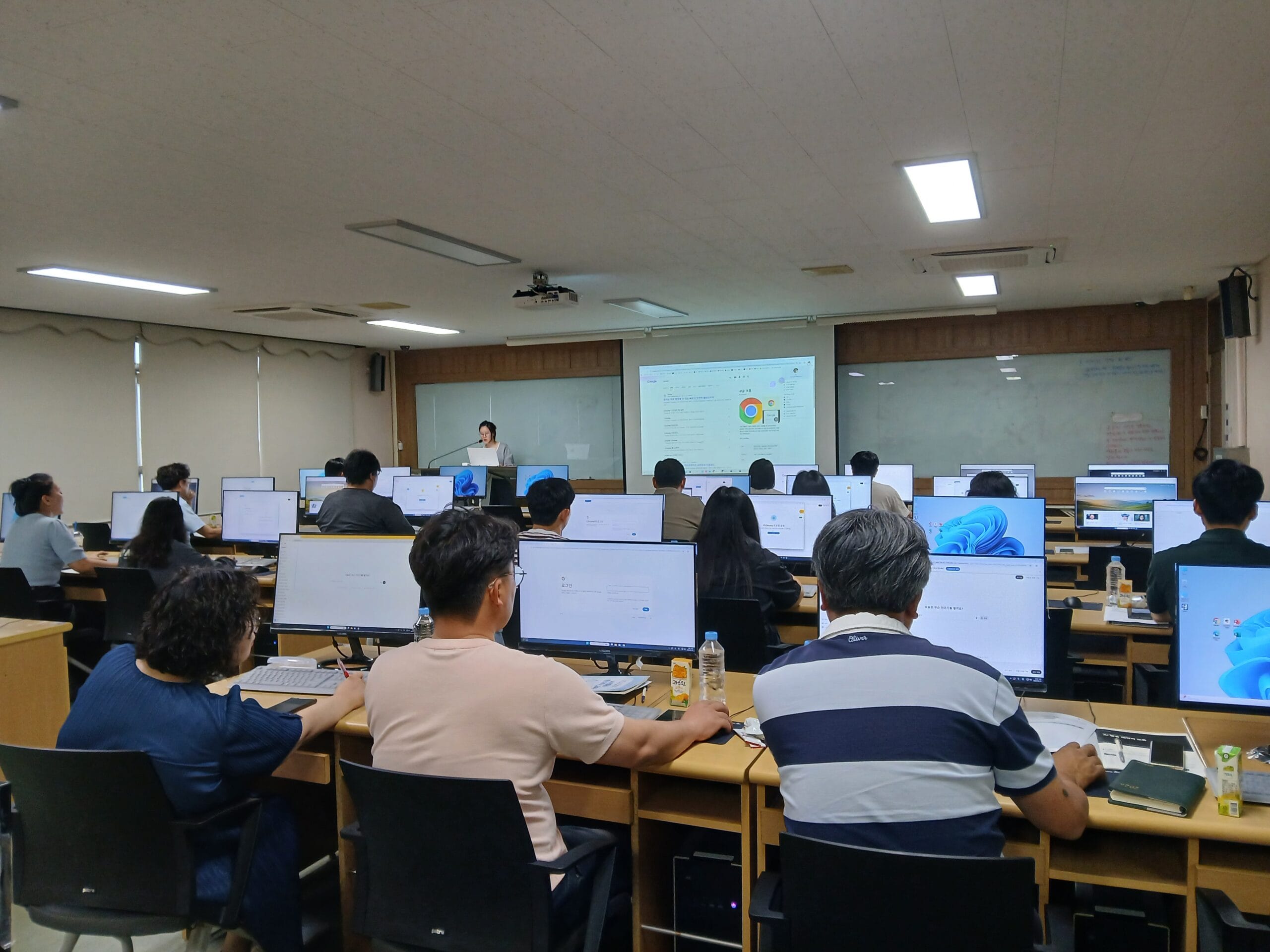 전북대학교 컴퓨터실에서 진행된 재직자 AI 교육 현장